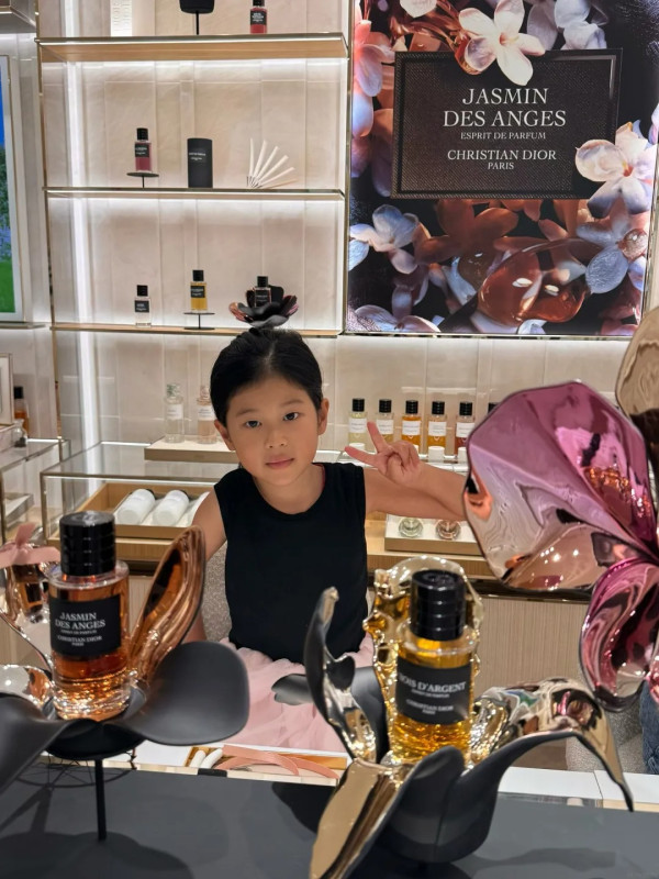 前TVB力捧花旦罕晒家庭合照曝光囡囡樣貌！轉型創業女強人豪玩Dior工作坊