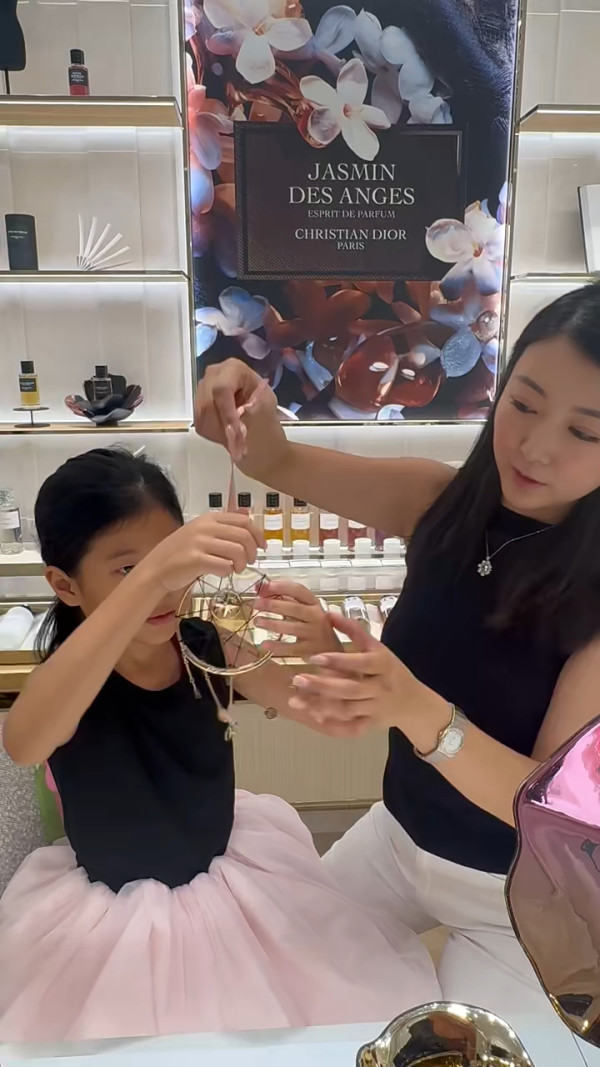 前TVB力捧花旦罕晒家庭合照曝光囡囡樣貌！轉型創業女強人豪玩Dior工作坊