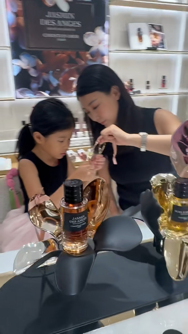 前TVB力捧花旦罕晒家庭合照曝光囡囡樣貌！轉型創業女強人豪玩Dior工作坊