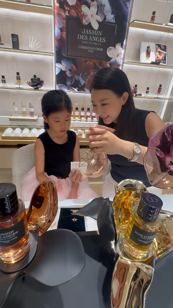 前TVB力捧花旦罕晒家庭合照曝光囡囡樣貌！轉型創業女強人豪玩Dior工作坊