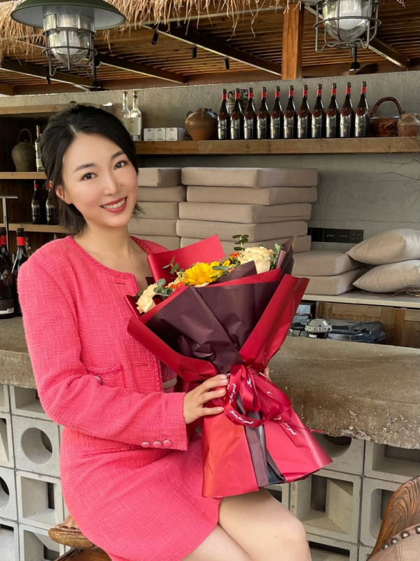 前TVB力捧花旦罕晒家庭合照曝光囡囡樣貌！轉型創業女強人豪玩Dior工作坊