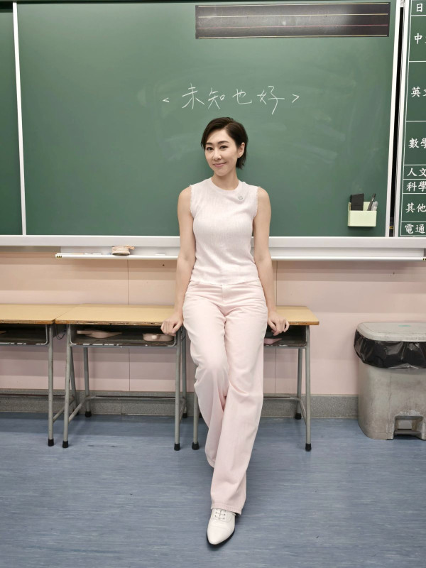 胡定欣離巢正式轉型歌手再出發！重返母校拍MV 推出首支個人單曲《未知也好》