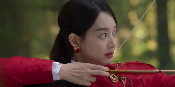 《再婚皇后》11 月 4 日 Disney+ 獨家上線　申敏兒、朱智勛、李鍾碩、李世榮華麗角色造型曝光