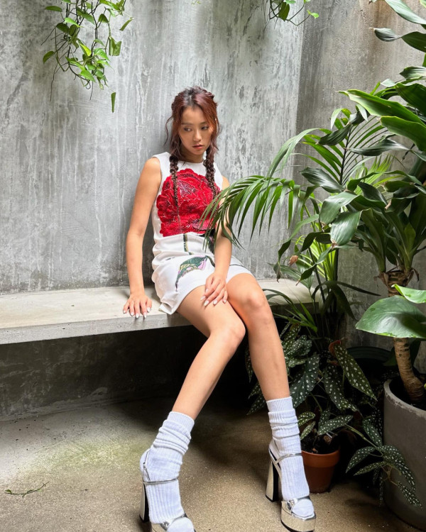 人氣女歌手一刀剪短髮氣質大轉變！女人味爆發被網民狂讚：靚過長頭髮