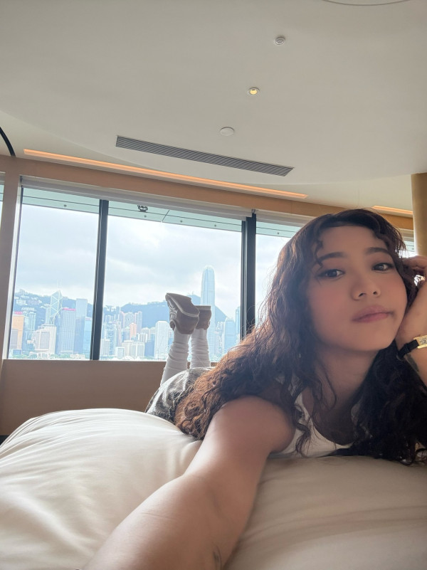 人氣女歌手一刀剪短髮氣質大轉變！女人味爆發被網民狂讚：靚過長頭髮