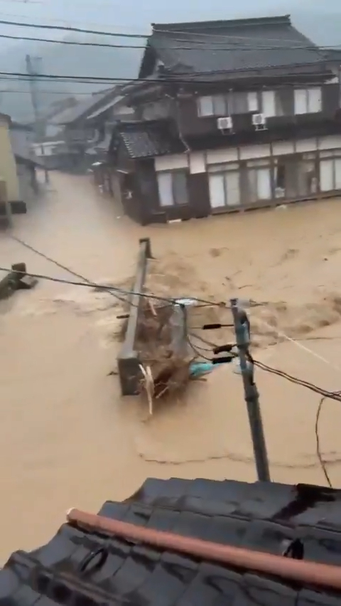 有片!日本石川及富山縣遭遇暴雨 逾39萬人要避難160人一度被困