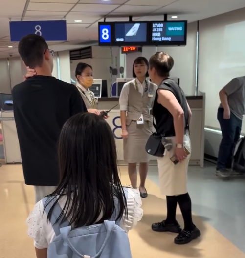 港婦大鬧台灣機場!不滿航班延誤狂鬧地勤 網民怒轟:丟盡港人架