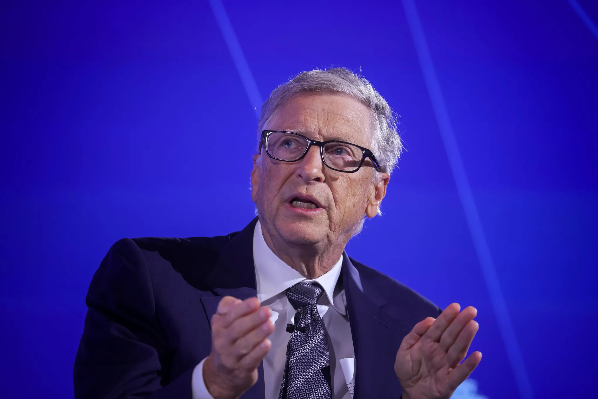 你份工隨時永久消失！Bill Gates 罕有警告：AI 將帶來史上最動盪時期　呼籲徵收「機械人稅」、設人類專屬職位