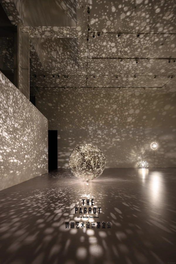 圖片來源:小紅書@鹦鹉空间 The Parrot 深圳南山新展《Lindy Lee:世間星辰》!巨型星空球、沉浸式宇宙光影打卡