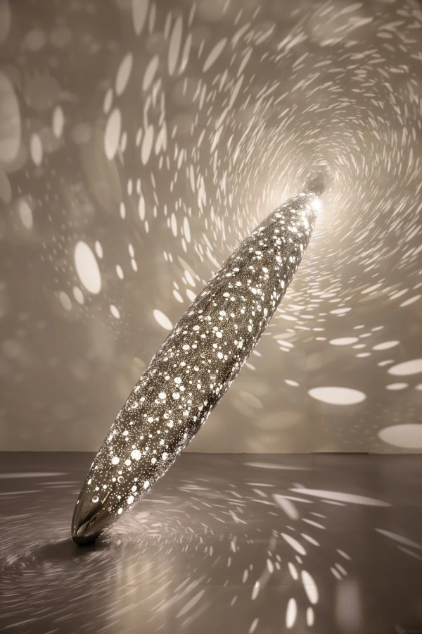 圖片來源:小紅書@鹦鹉空间 The Parrot 深圳南山新展《Lindy Lee:世間星辰》!巨型星空球、沉浸式宇宙光影打卡