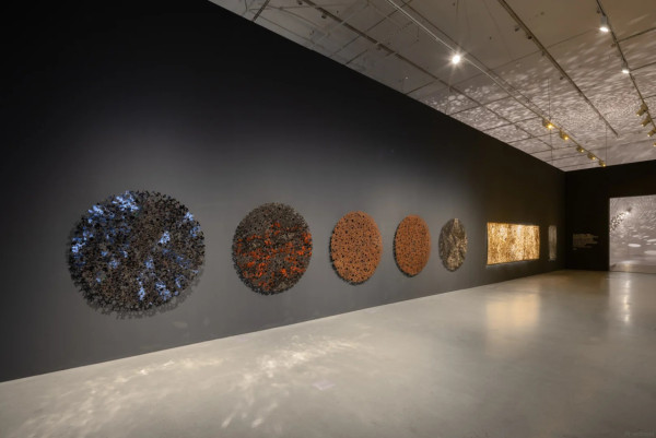 圖片來源:小紅書@鹦鹉空间 The Parrot 深圳南山新展《Lindy Lee:世間星辰》!巨型星空球、沉浸式宇宙光影打卡