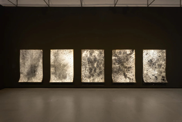 圖片來源:小紅書@鹦鹉空间 The Parrot 深圳南山新展《Lindy Lee:世間星辰》!巨型星空球、沉浸式宇宙光影打卡