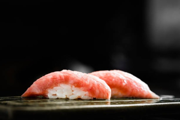 壽司發源地根本唔係日本？二戰險滅絕返生全靠「米飯加工業」／古時食法米飯要扔