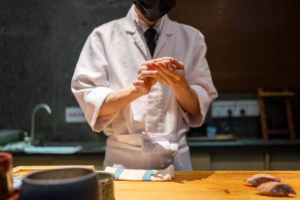 壽司發源地根本唔係日本？二戰險滅絕返生全靠「米飯加工業」／古時食法米飯要扔