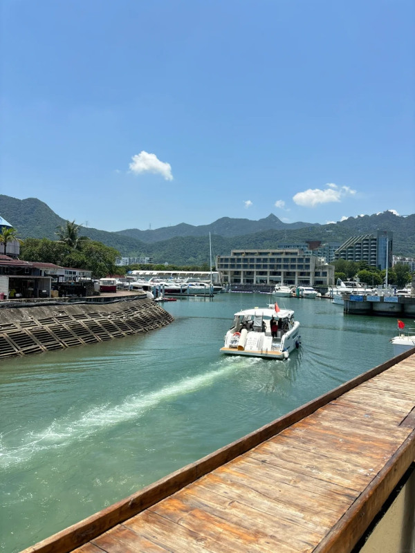 圖片來源:小紅書@SongYan 深圳大梅沙新開海景主題Cafe!鄰近市區地鐵直達/私人沙灘打卡/高顏值特飲