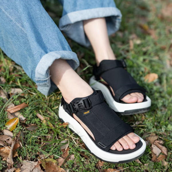 圖片來源:Teva官網 旅行暴走不腳痛!時尚減壓涼鞋品牌8大推介 KEEN、OTZ、Teva顯高修腿型、寬腳友善