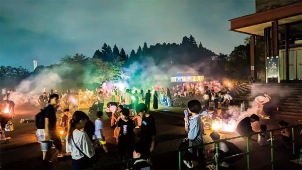 圖片來源:banpakunatsumatsuri.jp 大阪夏日限定「萬博夏祭」!太陽之塔夢幻Light Up+藍色夢之池夜景+夜市美食懶人包