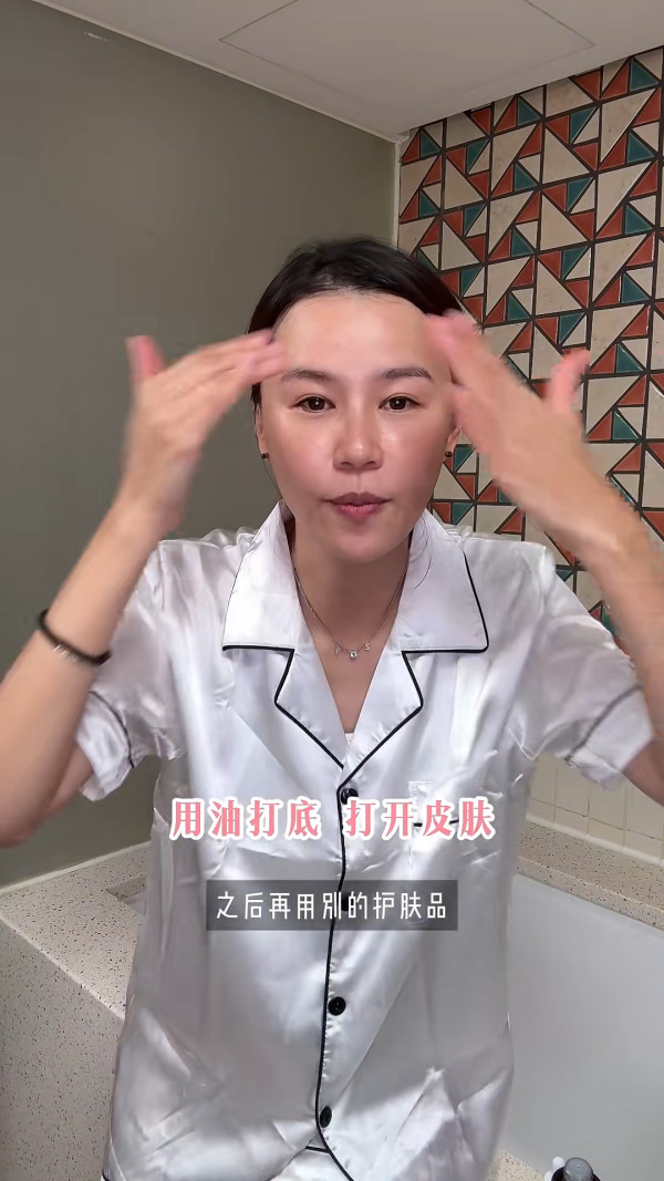 黄翠如现场卸妆公开最真实素颜！镜头前44岁皮肤状态全曝光！网友：毛孔都看得到