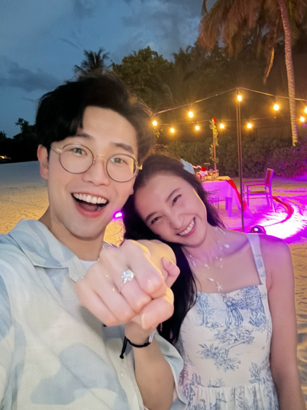 6號陸浩明宣布馬爾代夫求婚成功！拍拖14年終娶女友陳詩欣「係我一生最大嘅禮物」