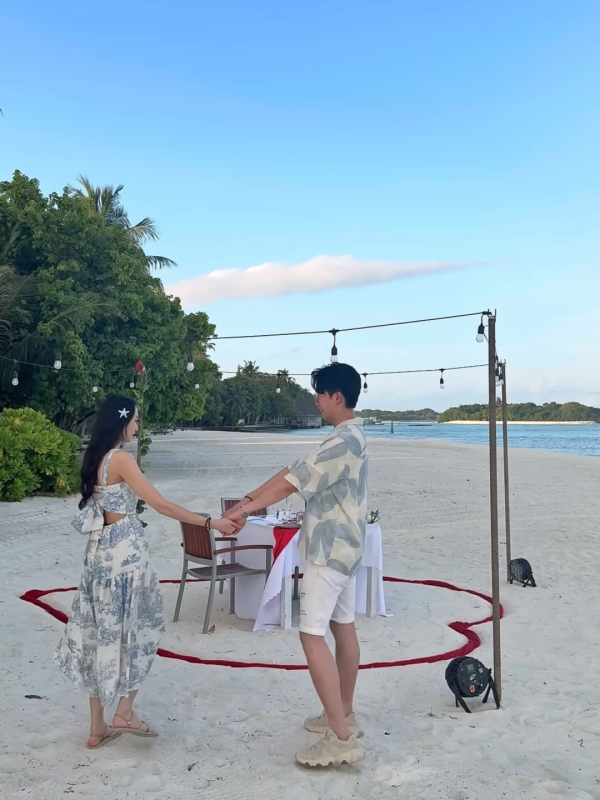 6號陸浩明宣布馬爾代夫求婚成功！拍拖14年終娶女友陳詩欣「係我一生最大嘅禮物」