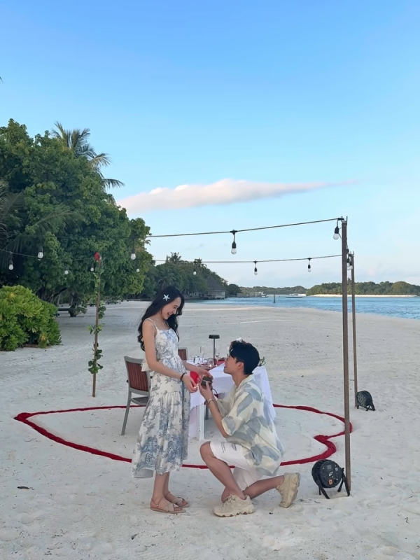 6號陸浩明宣布馬爾代夫求婚成功！拍拖14年終娶女友陳詩欣「係我一生最大嘅禮物」