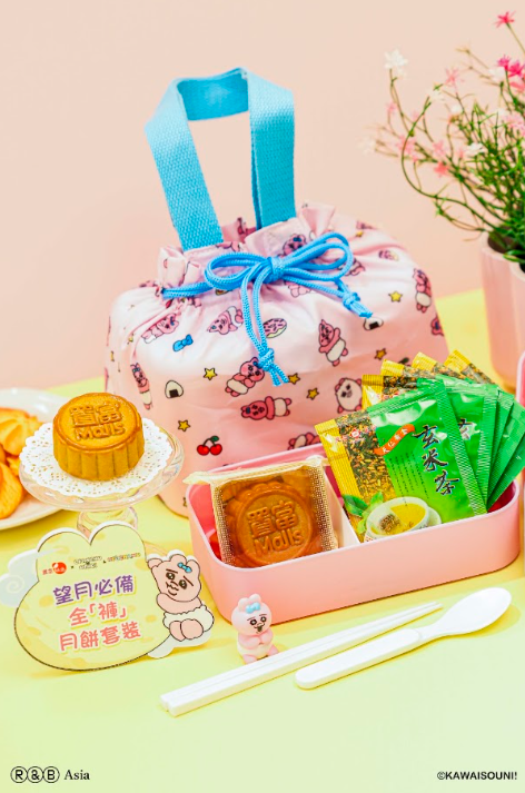 新一階段的「富」「褲」Fun限定禮品即將登場!禮品包括望月必備全「褲」月餅套裝,以及「置」「褲」2027年座枱月曆。(相片由相關機構提供)