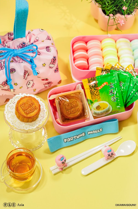新一階段的「富」「褲」Fun限定禮品即將登場!禮品包括望月必備全「褲」月餅套裝,以及「置」「褲」2027年座枱月曆。(相片由相關機構提供)