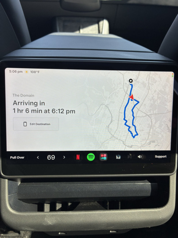 說好的Tesla黑科技？Robotaxi乘客集體中伏 3.7公里行66分鐘無奈轉Uber 忠粉怒斥：唔會再搭！