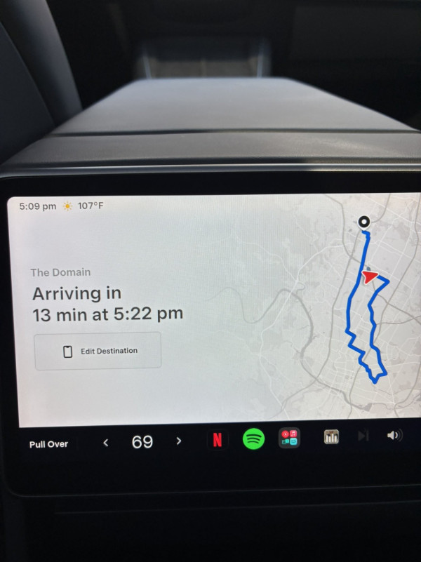 說好的Tesla黑科技？Robotaxi乘客集體中伏 3.7公里行66分鐘無奈轉Uber 忠粉怒斥：唔會再搭！