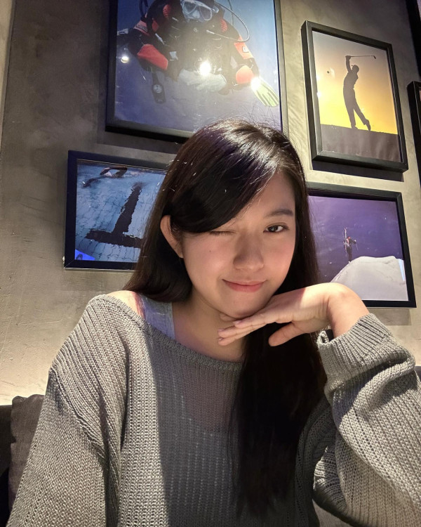 香港小姐2026｜2號李澤欣Scarlett背景大公開！「翻版李嘉欣」高學歷曝光中大碩士畢業