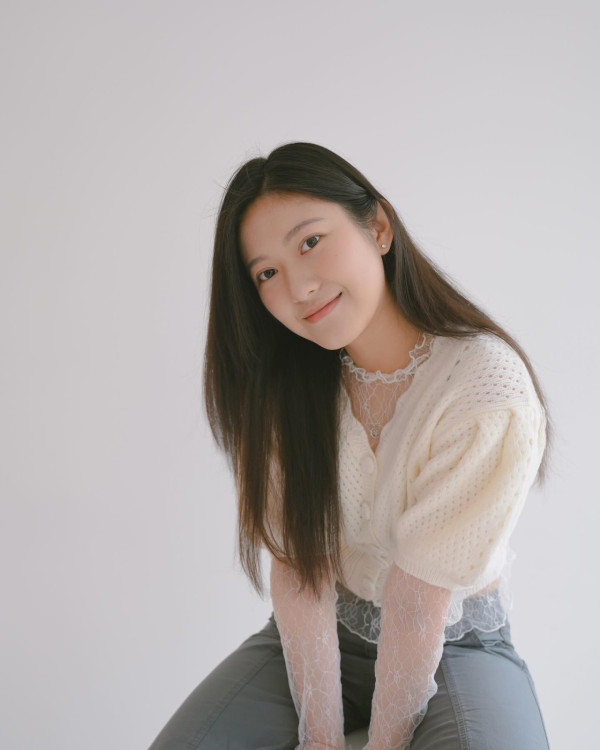 香港小姐2026｜2號李澤欣Scarlett背景大公開！「翻版李嘉欣」高學歷曝光中大碩士畢業