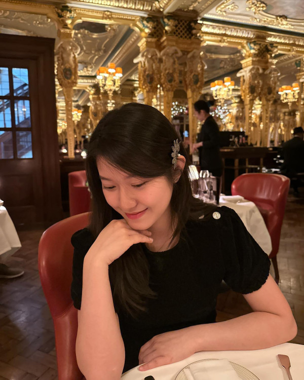 香港小姐2026｜2號李澤欣Scarlett背景大公開！「翻版李嘉欣」高學歷曝光中大碩士畢業