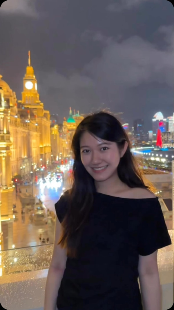 香港小姐2026｜2號李澤欣Scarlett背景大公開！「翻版李嘉欣」高學歷曝光中大碩士畢業