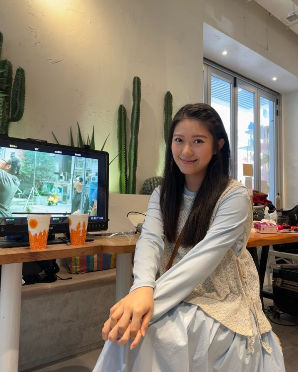 香港小姐2026｜2號李澤欣Scarlett背景大公開！「翻版李嘉欣」高學歷曝光中大碩士畢業