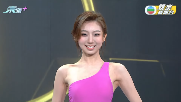 香港小姐2026|決賽前夕泳裝亮相!6號盧蔚晴幸運試戴后冠 3號李澄晴先拔頭籌奪「友誼小姐」