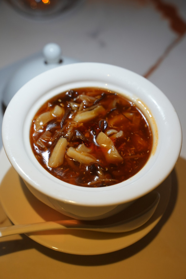 片皮鴨推介｜北角海景酒店推雙人京式明爐烤鴨套餐 必食極脆烤鴨/花膠羹/海鮮   
