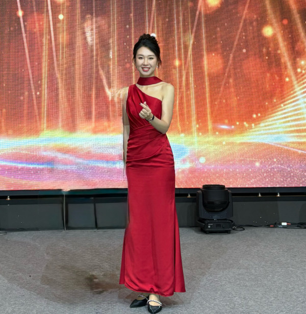 香港小姐2026｜7號楊媛媛Vera清華+中大雙學霸背景起底！任職金融產品經理
