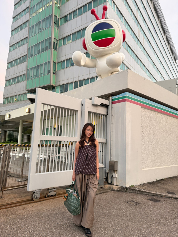 香港小姐2026｜9号周芳姿Gracia背景全曝光 港大硕士不懂粤语 被封“古代邻家女孩”