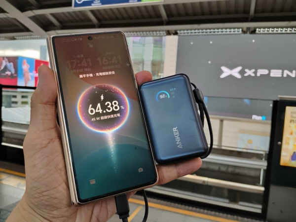 Anker Nano 10K 45W 行動電源開箱實測｜自帶 70cm 伸縮線　45W 快充＋智能顯示屏合 CCC 要求