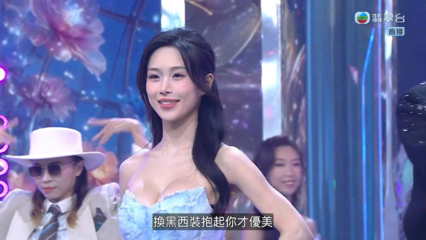 香港小姐2026|5号魏欣泳装秀“岩石胸”全程不动如山!比基尼震撼引爆网友狂截图