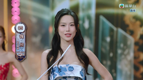 香港小姐2026|5号魏欣泳装秀“岩石胸”全程不动如山!比基尼震撼引爆网友狂截图