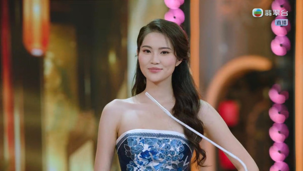 香港小姐2026｜亞軍8號鄧匡閔Ada背景大起底！英國時裝設計系畢業 地獄式減肥瘦身有成