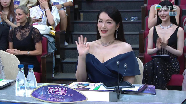 香港小姐2026|“最上镜小姐”评审苟芸慧状态绝美!无死角神颜获赞“再选都赢多次”