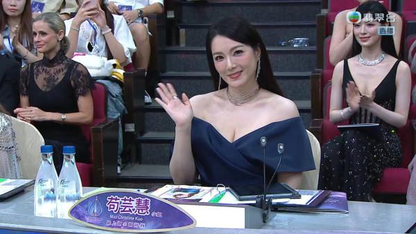 香港小姐2026|“最上镜小姐”评审苟芸慧状态绝美!无死角神颜获赞“再选都赢多次”