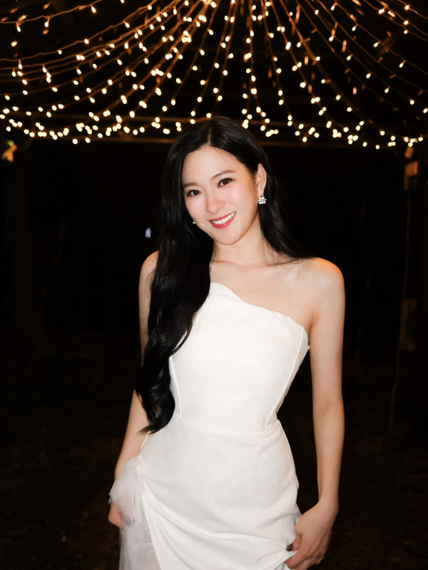 羅天宇孖陳懿德親暱攬腰拍拖斷正！德德鬆口5字真言終於默認戀情