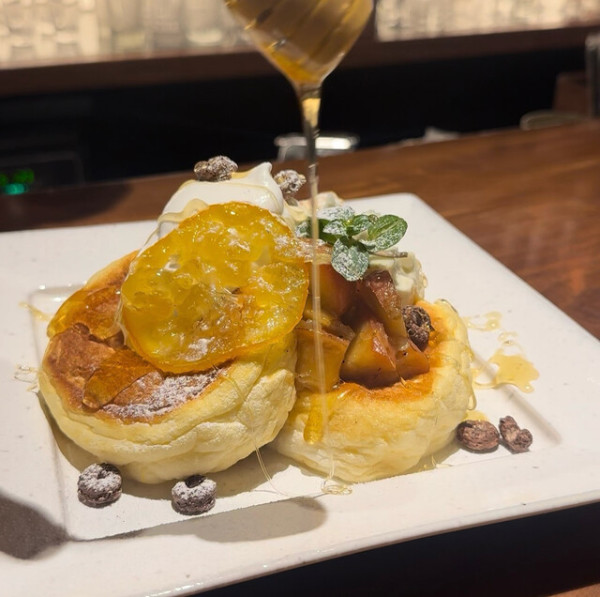 圖片來源:tabelog 日本東京人氣pancake店8間推薦附地址 淺草排隊名店、雪崩奶蓋梳乎厘、鹹甜邪惡煙肉蛋厚餅