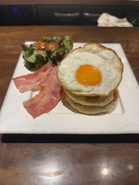 圖片來源:tabelog 日本東京人氣pancake店8間推薦附地址 淺草排隊名店、雪崩奶蓋梳乎厘、鹹甜邪惡煙肉蛋厚餅