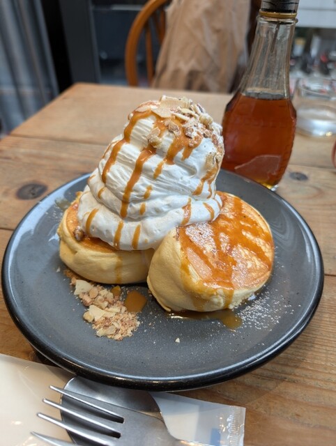 圖片來源:tabelog 日本東京人氣pancake店8間推薦附地址 淺草排隊名店、雪崩奶蓋梳乎厘、鹹甜邪惡煙肉蛋厚餅