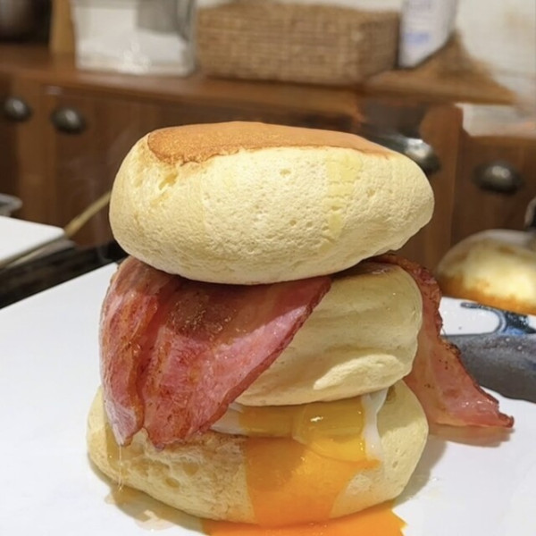 圖片來源:tabelog 日本東京人氣pancake店8間推薦附地址 淺草排隊名店、雪崩奶蓋梳乎厘、鹹甜邪惡煙肉蛋厚餅