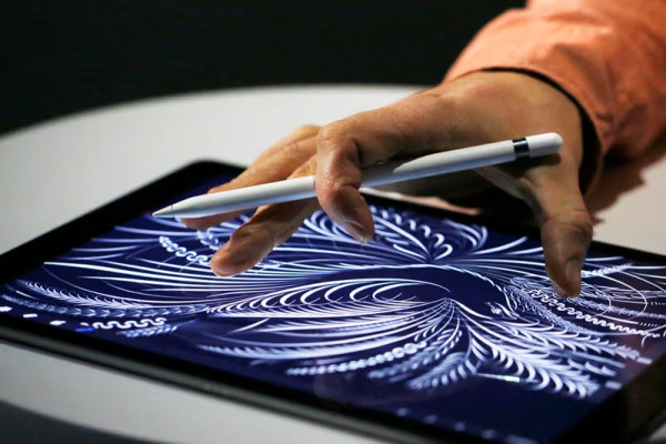 喬布斯最嫌棄的手機配件回歸？iPhone Ultra 傳秘密測試 Apple Pencil　行家揭難上市兩大原因